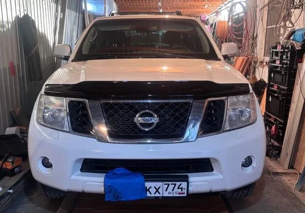 Дефлектор капота темный для Nissan Pathfinder III Рестайлинг  SIM NLD.SNIPAT1012