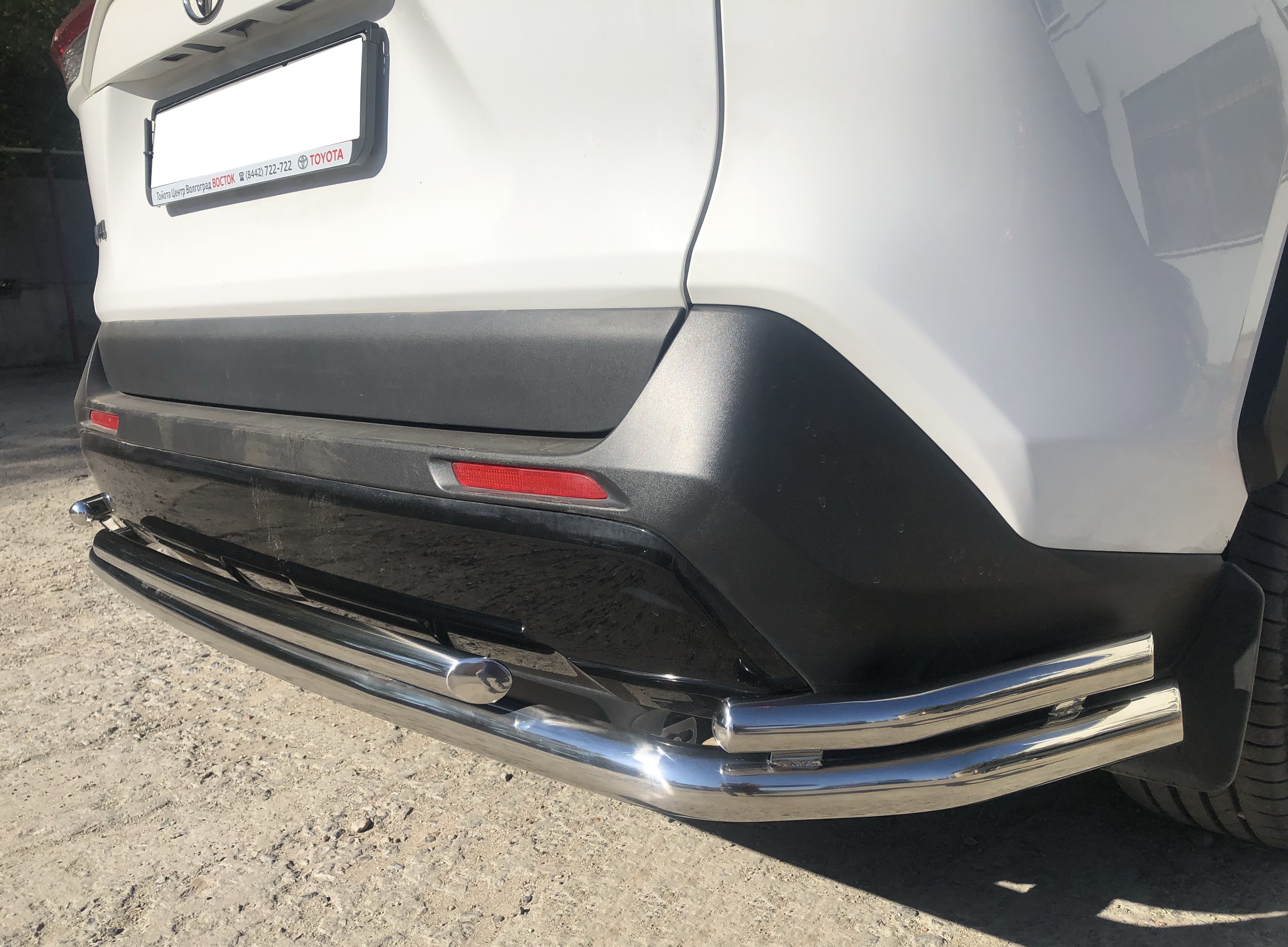 Защита заднего бампера угловая большая d60/42/42 мм для Toyota RAV4 V (XA50)
