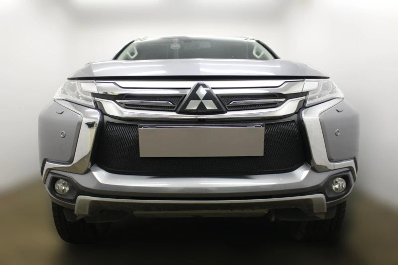 Комплект сеток black верх 4 части и низ для Mitsubishi Pajero Sport III Черный Стрелка 11 MITPS16.top.black-MITPS16.bot.black