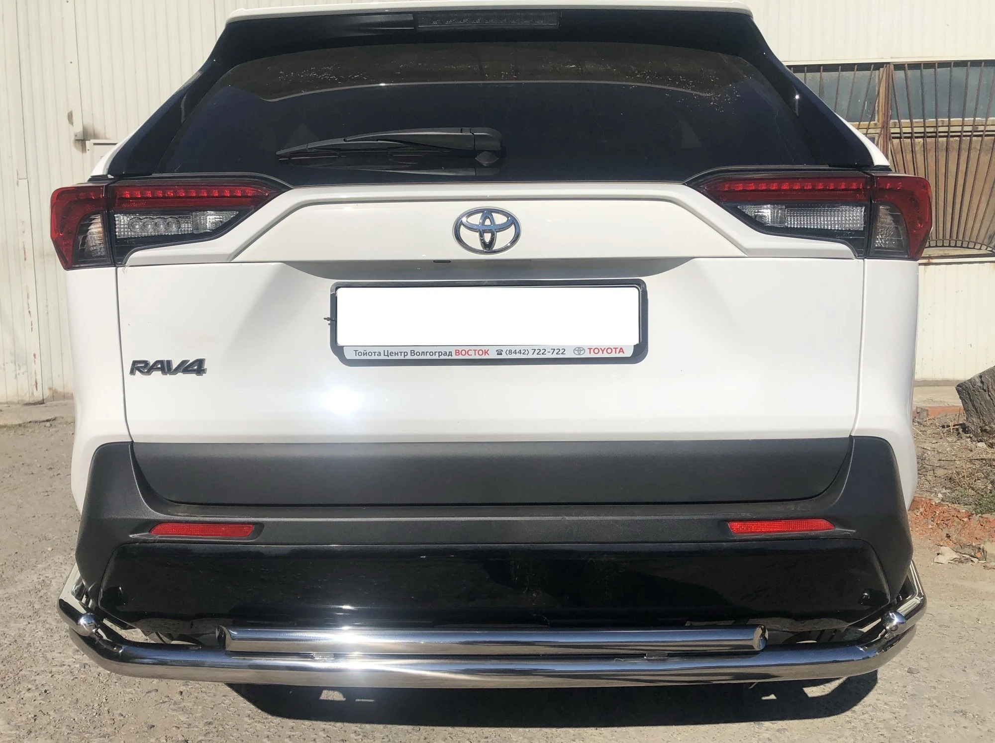 Защита заднего бампера угловая большая d60/42/42 мм для Toyota RAV4 V (XA50)  Юко TRAV.19.21-2