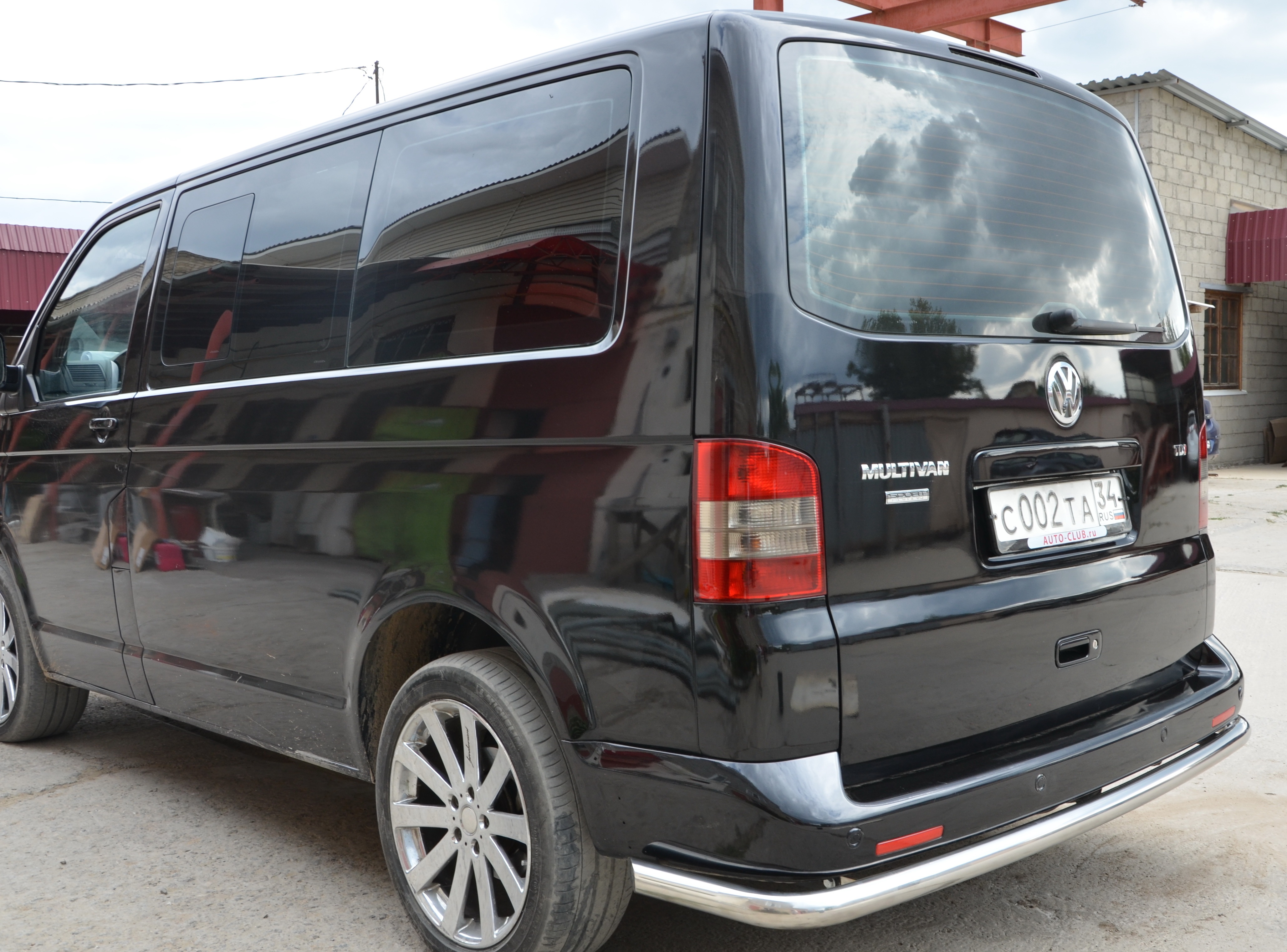 Защита заднего бампера угловая большая d60 мм для Volkswagen Multivan T5