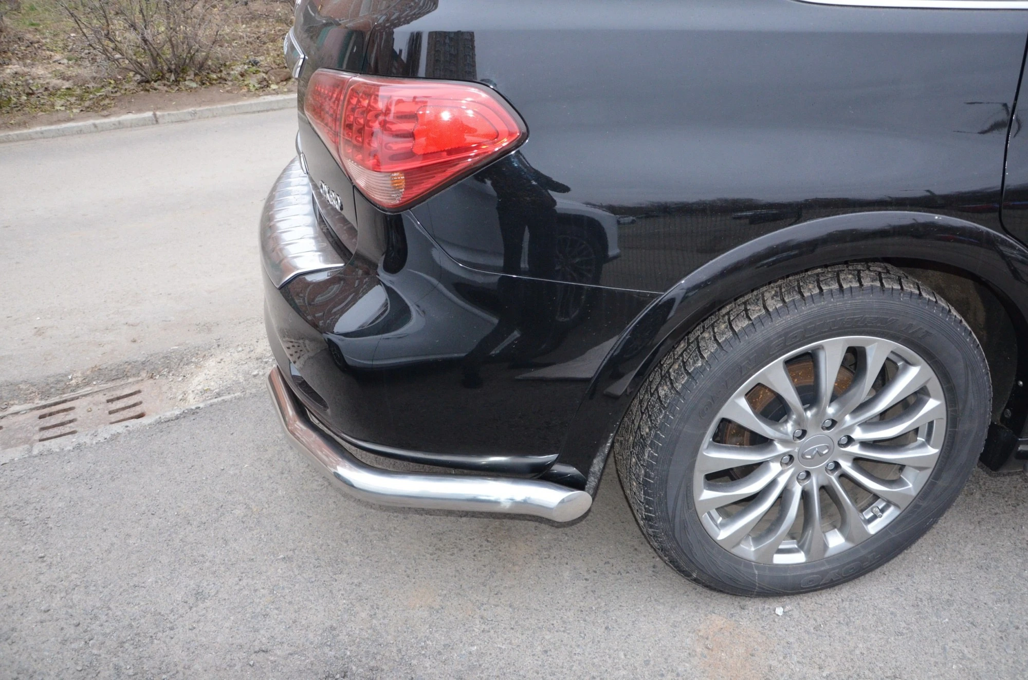 Защита заднего бампера угловая d76 мм для Infiniti QX56 II  Юко IQX.11.18