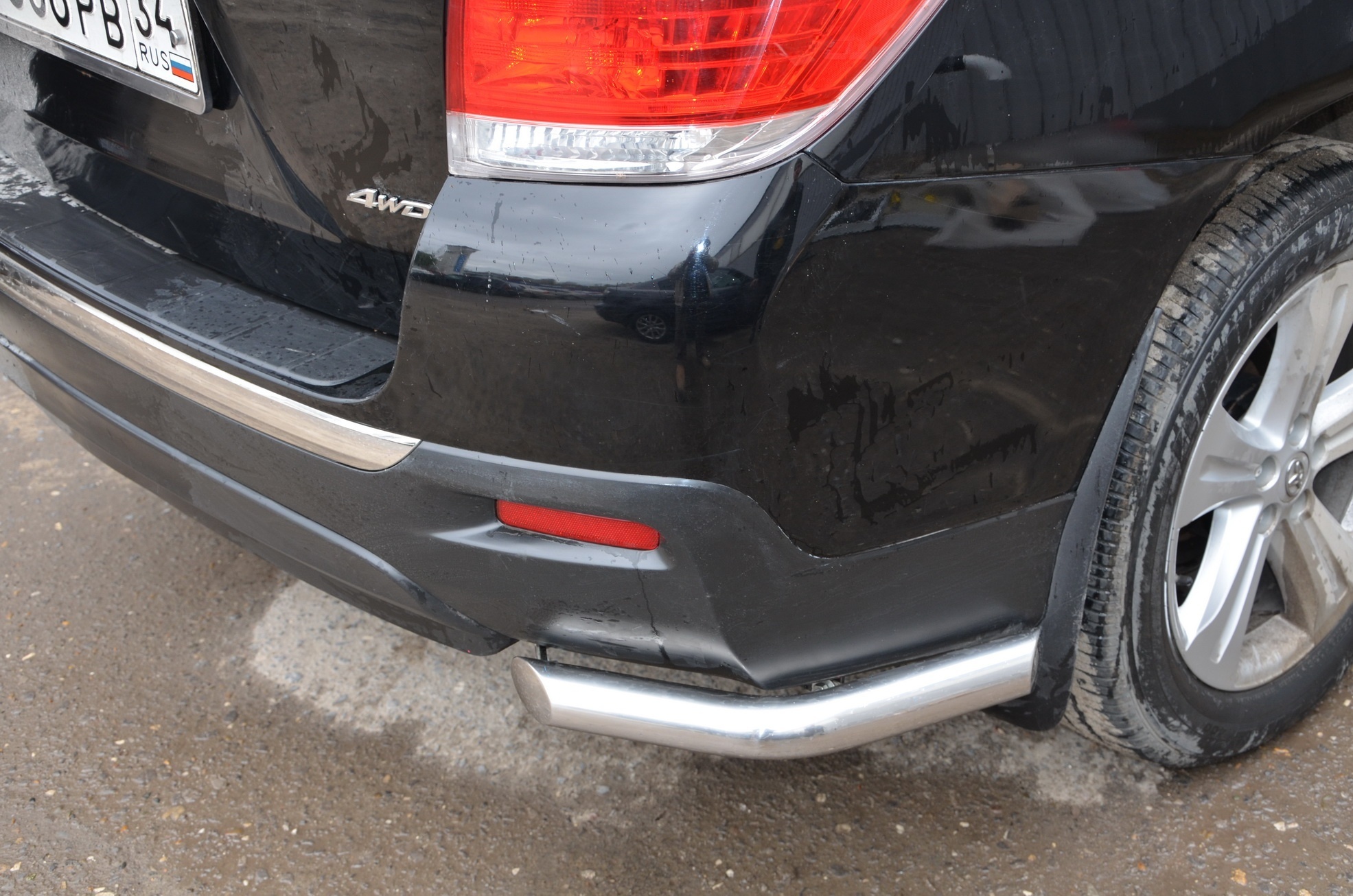Защита заднего бампера угловая d60 мм для Toyota Highlander II (U40) Рестайлинг