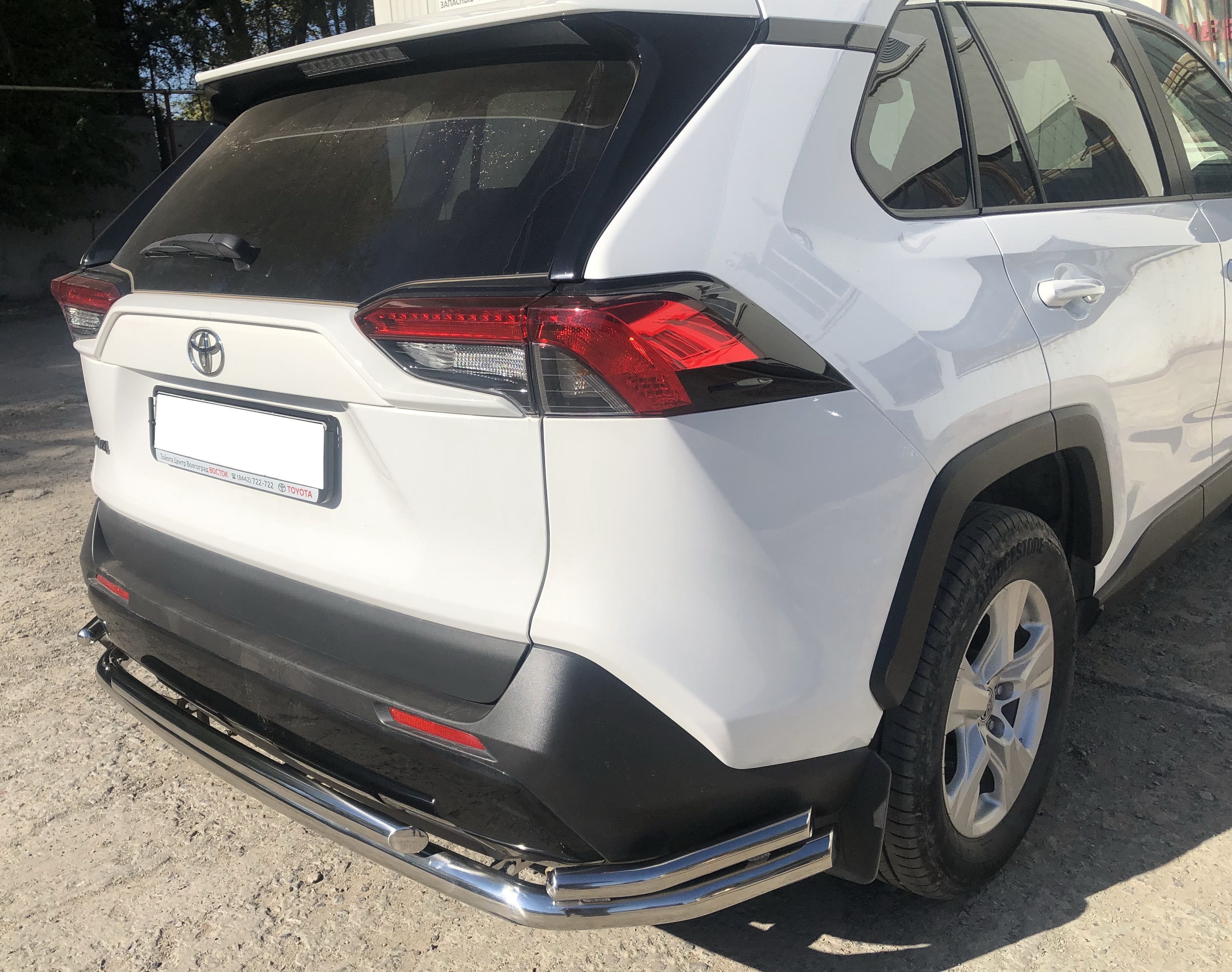 Защита заднего бампера угловая большая d60/42/42 мм для Toyota RAV4 V (XA50)