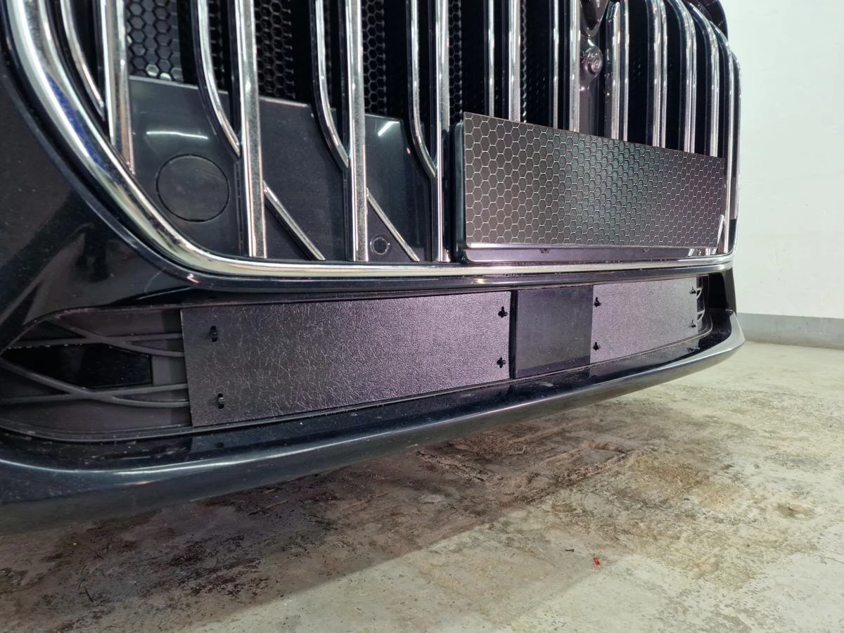 Зимняя заглушка радиатора на стяжке низ (2 части) для Voyah Dream I Черный