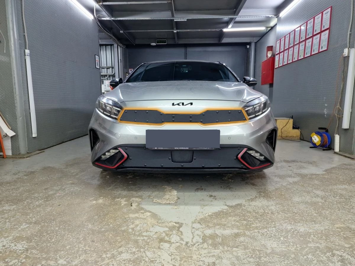 Зимняя заглушка радиатора к съемной сетке верх для Kia K3 II Рестайлинг