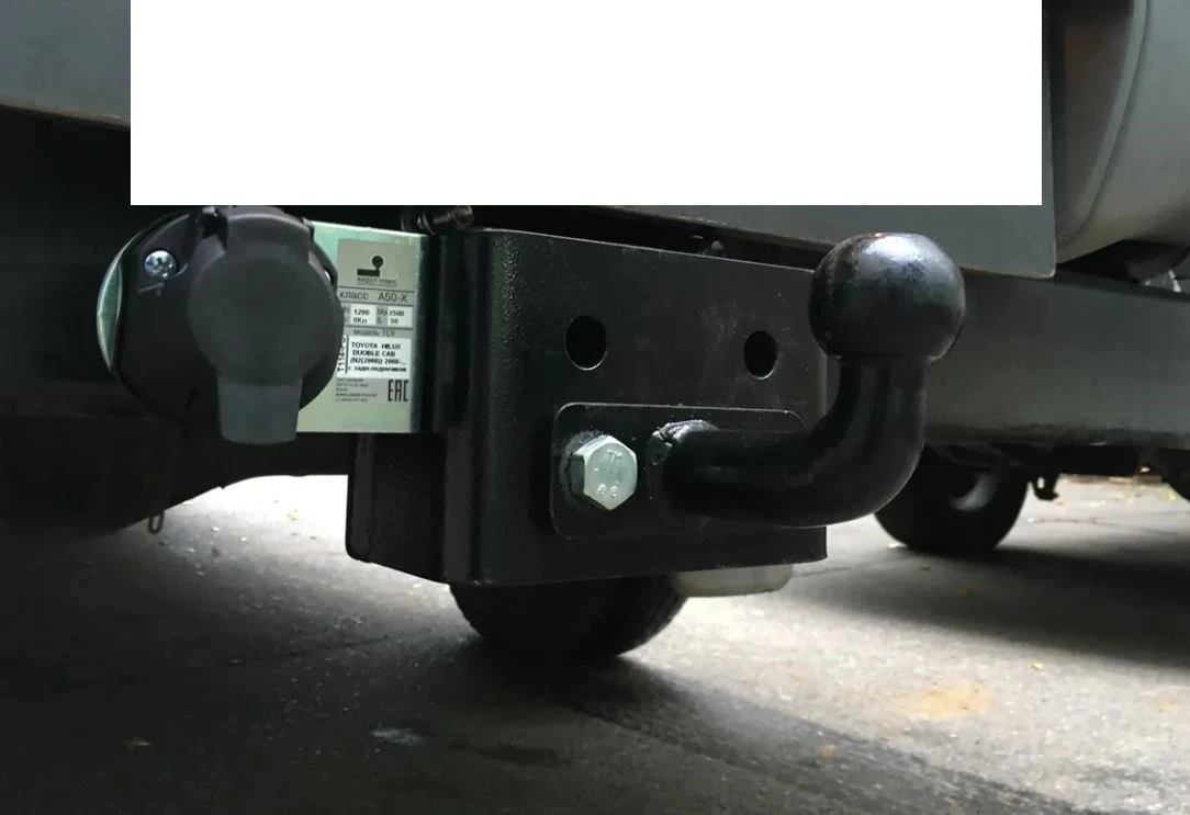 Фаркоп Leader с типом шара FC для Toyota Hilux VII Рестайлинг