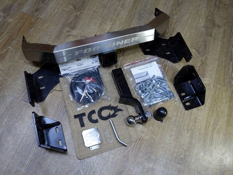 Фаркоп крюк Е для Toyota Fortuner II Рестайлинг  ТСС TCU00140