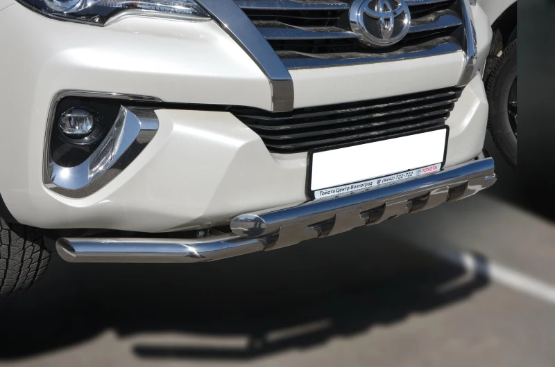 Защита переднего бампера двойная с перемычками d60/60 мм для Toyota Fortuner II  Юко TF.17.75