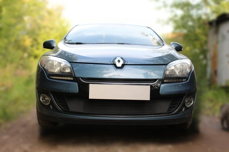 Комплект сеток black верх и низ для Renault Megane III Рестайлинг Черный Стрелка 11 RMEG12.top.black-RMEG12.bot.black