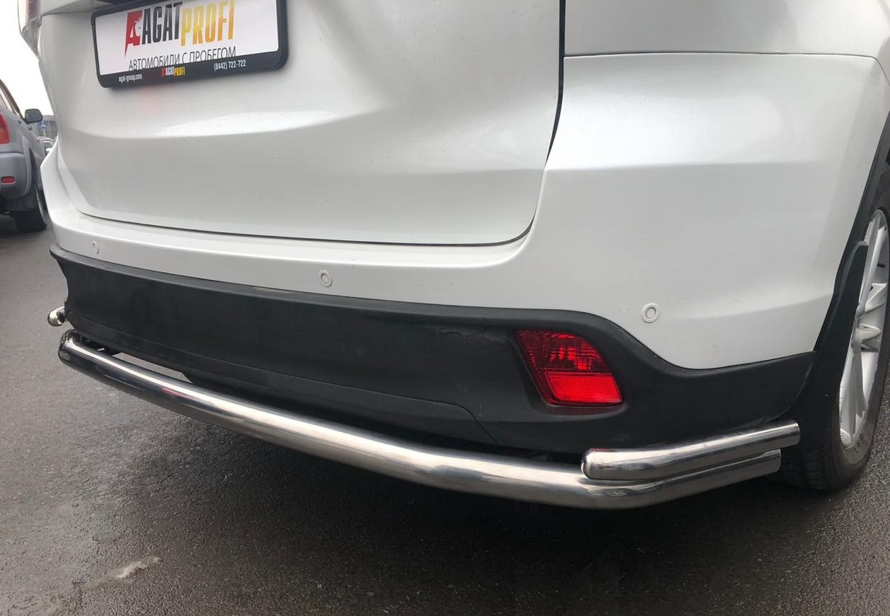 Защита заднего бампера угловая большая двойная d60/42 мм для Toyota Highlander III (U50) Рестайлинг