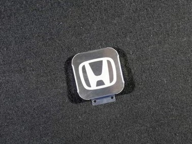 Заглушка на фаркоп с логотипом Honda для Honda CR-V V