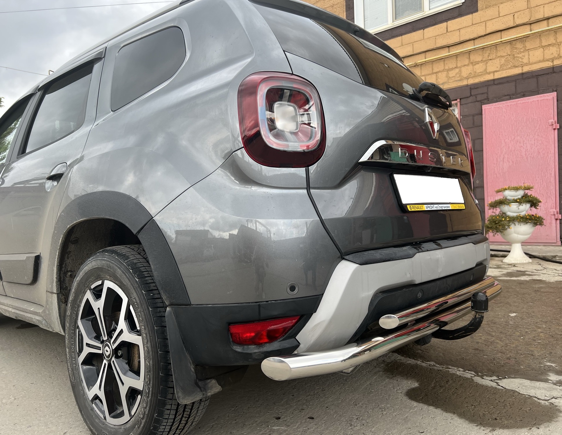 Защита заднего бампера двойная под фаркоп d60/42 мм для Renault Duster II