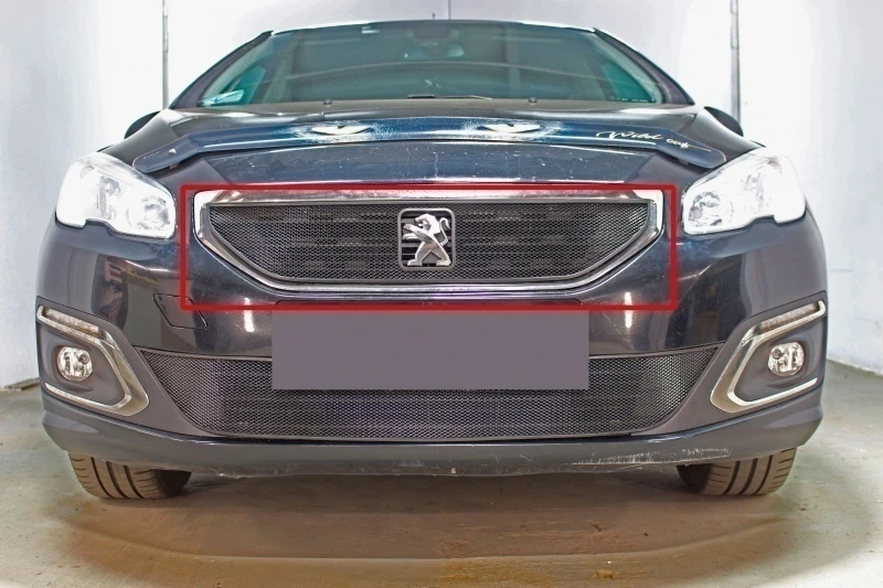 Защитная сетка радиатора верх для Peugeot 408 I Рестайлинг Черный Стрелка 11 PEU408.17.top.black