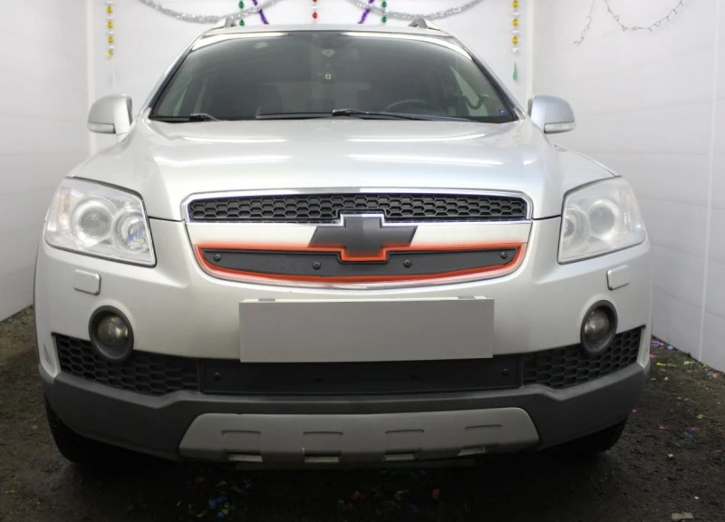 Зимняя заглушка радиатора к съемной сетке верх для Chevrolet Captiva I Черный Стрелка 11 CHCAP06.top