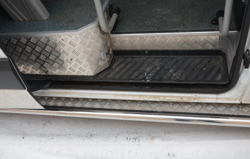 Пороги с накладным листом d53 мм для Mercedes-Benz Sprinter (NCV3) II Рестайлинг  Юко MBS.12.41