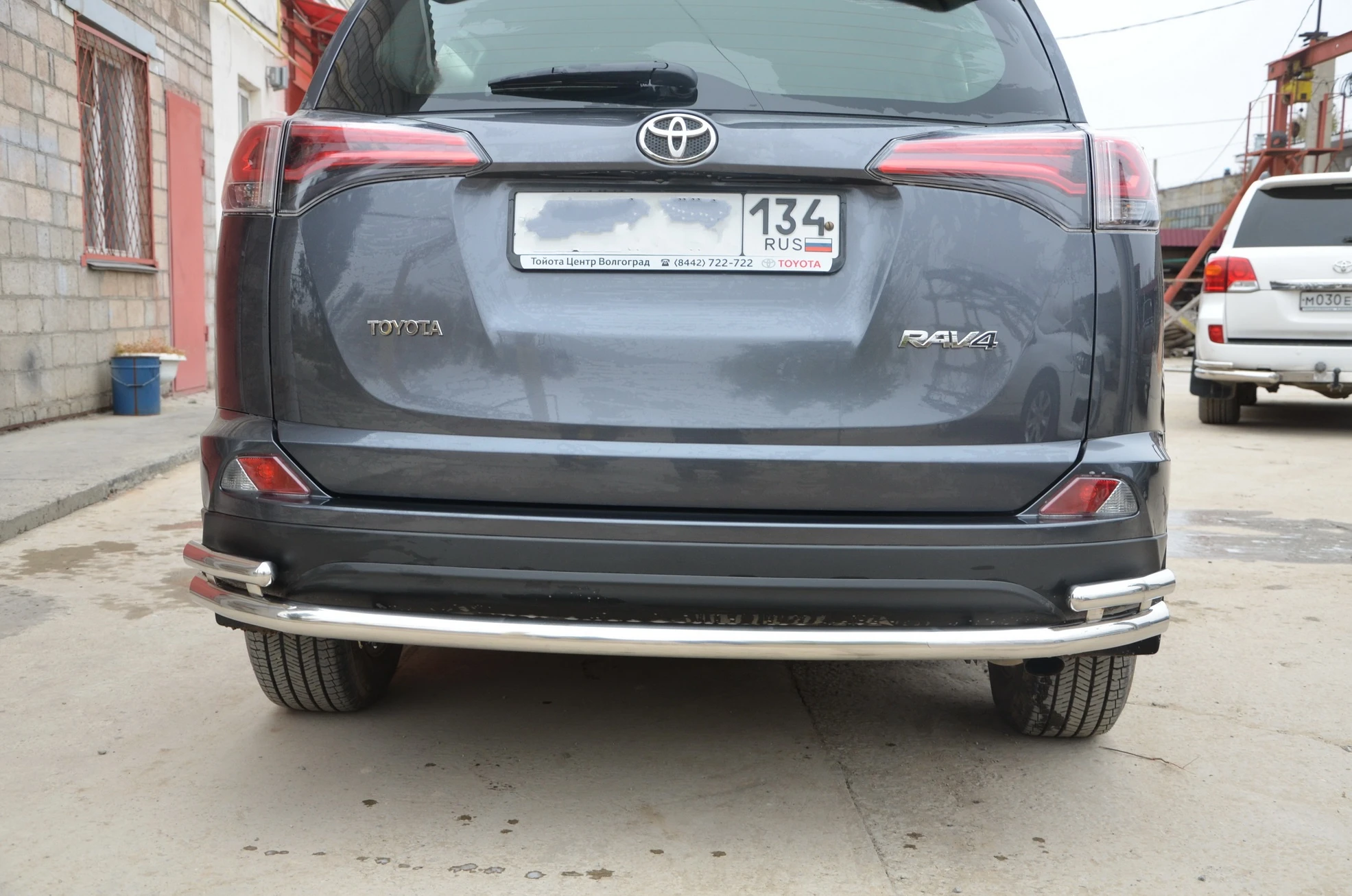 Защита заднего бампера двойная d60/42 мм для Toyota RAV4 IV (XA40)  Юко TRAV.13.16-2