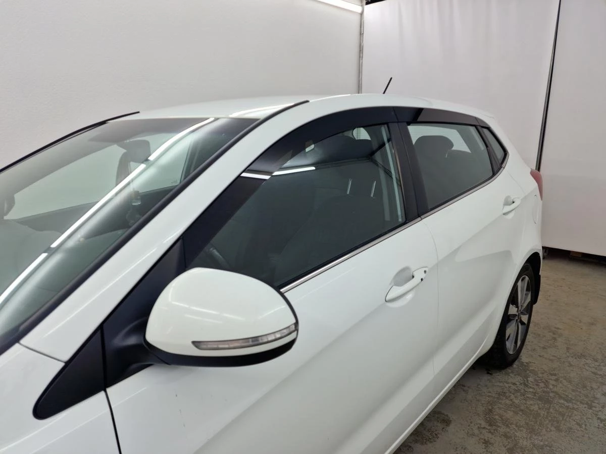 Дефлекторы окон 2D 6 шт (для кузова хэтчбек) для Kia Rio III Рестайлинг