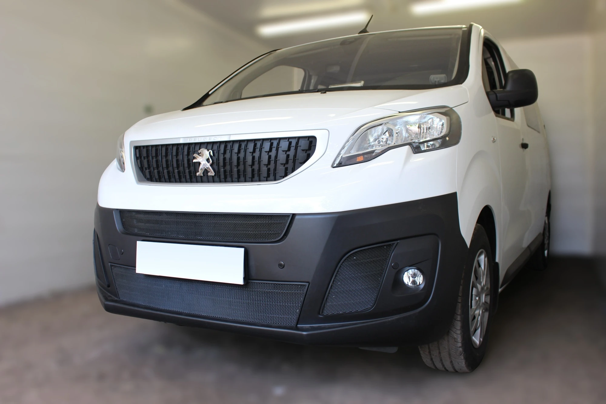 Комплект сеток black боковые 2 части и центр 2 части для Peugeot Expert III