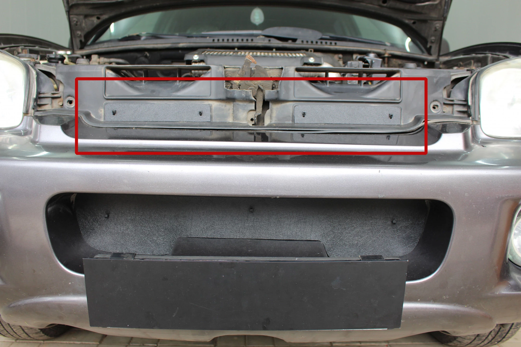 Зимняя заглушка радиатора на стяжке верх (2 части) для Hyundai Santa Fe I