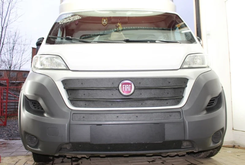 Зимняя заглушка радиатора на стяжке боковые 2 части для Fiat Ducato III Рестайлинг Черный Стрелка 11 ZZ.FDUC14.cor
