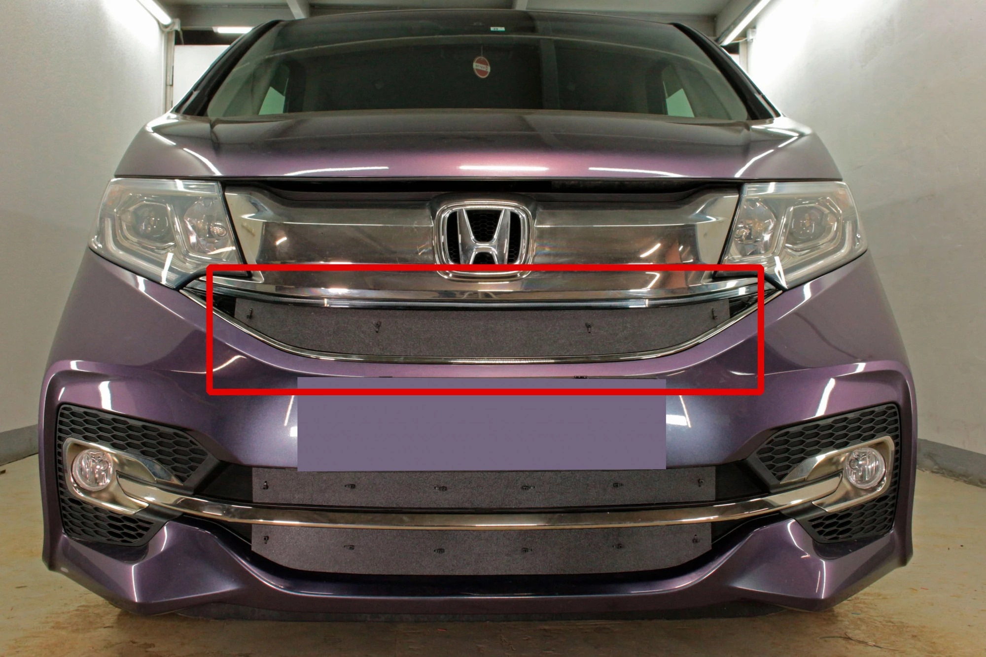 Зимняя заглушка радиатора на стяжке верх для Honda Stepwgn V Черный Стрелка 11 ZZ.HONSW15.top