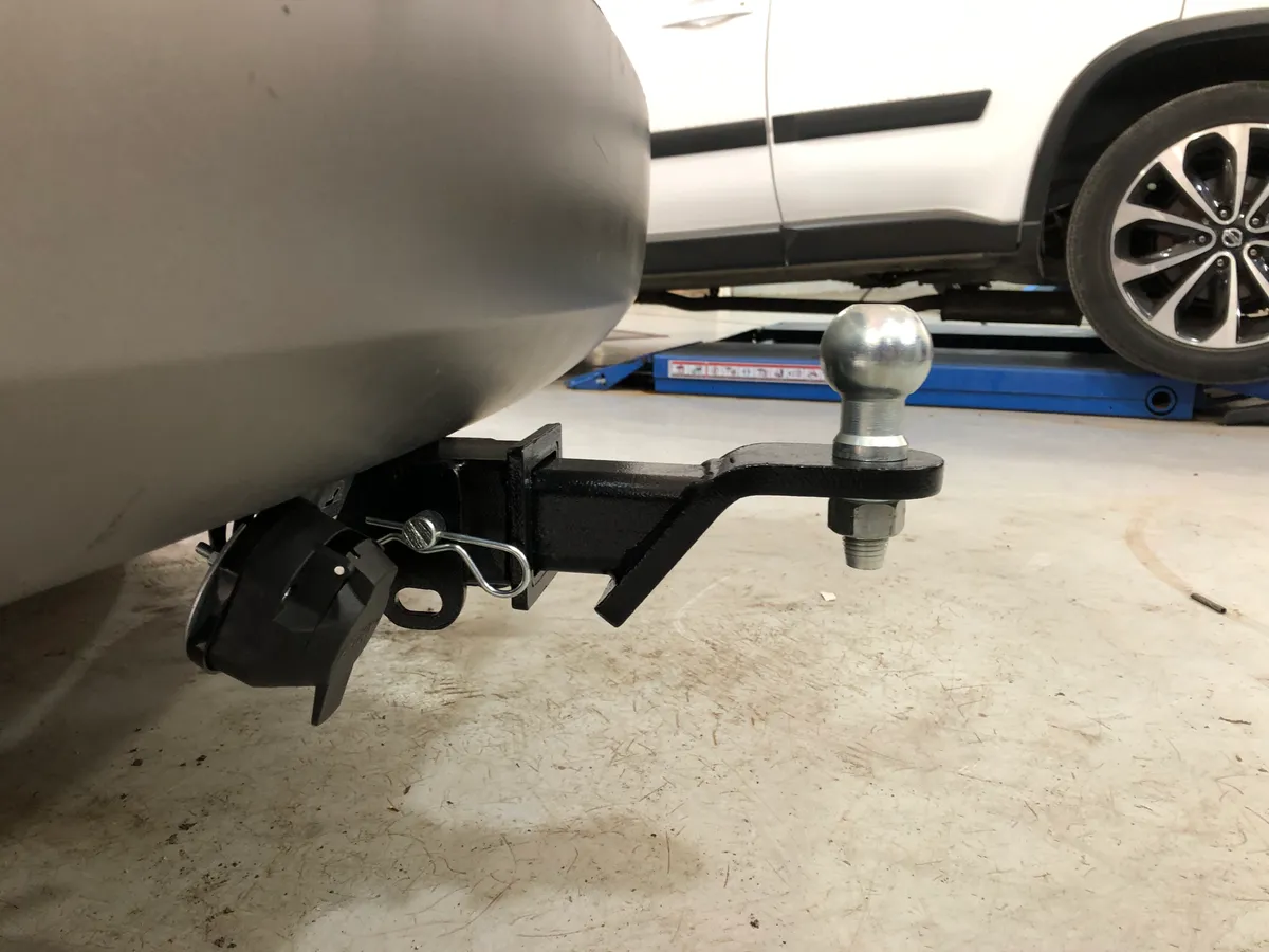 Фаркоп Leader с типом шара E для Hyundai H-1 (Starex) II