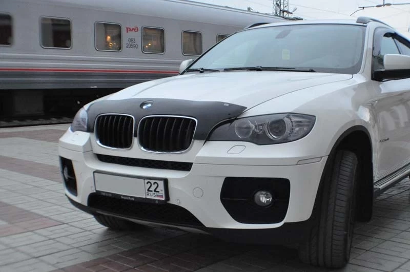 Дефлектор капота темный для BMW X5 II (E70)
