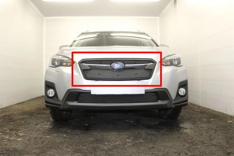 Зимняя заглушка радиатора к съемной сетке верх (2 части) для Subaru XV II Черный Стрелка 11 SUXV17.top
