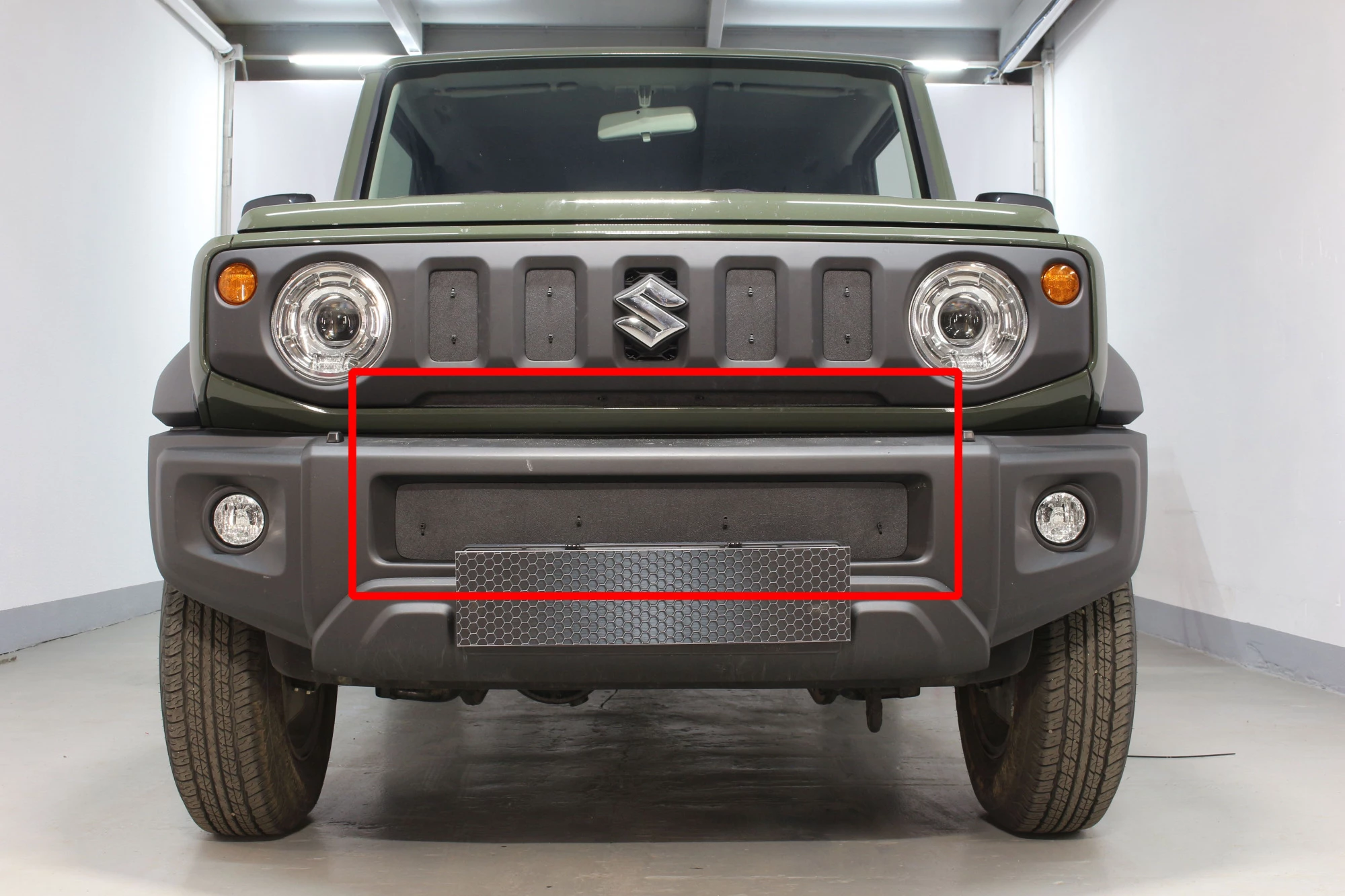 Зимняя заглушка радиатора на стяжке (2 части) низ+ центр для Suzuki Jimny IV