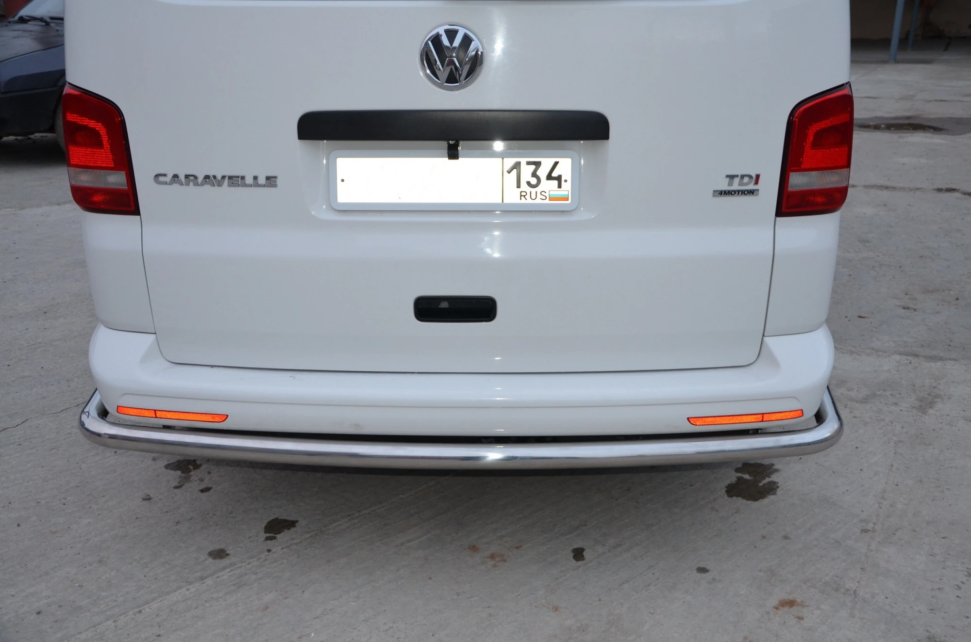 Защита заднего бампера угловая d60 мм для Volkswagen Caravelle T5 Рестайлинг  Юко VWK.15.18