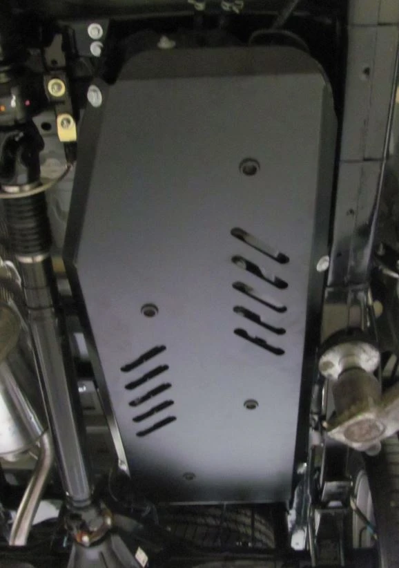 Защита бензобака для Toyota Hilux VIII Рестайлинг