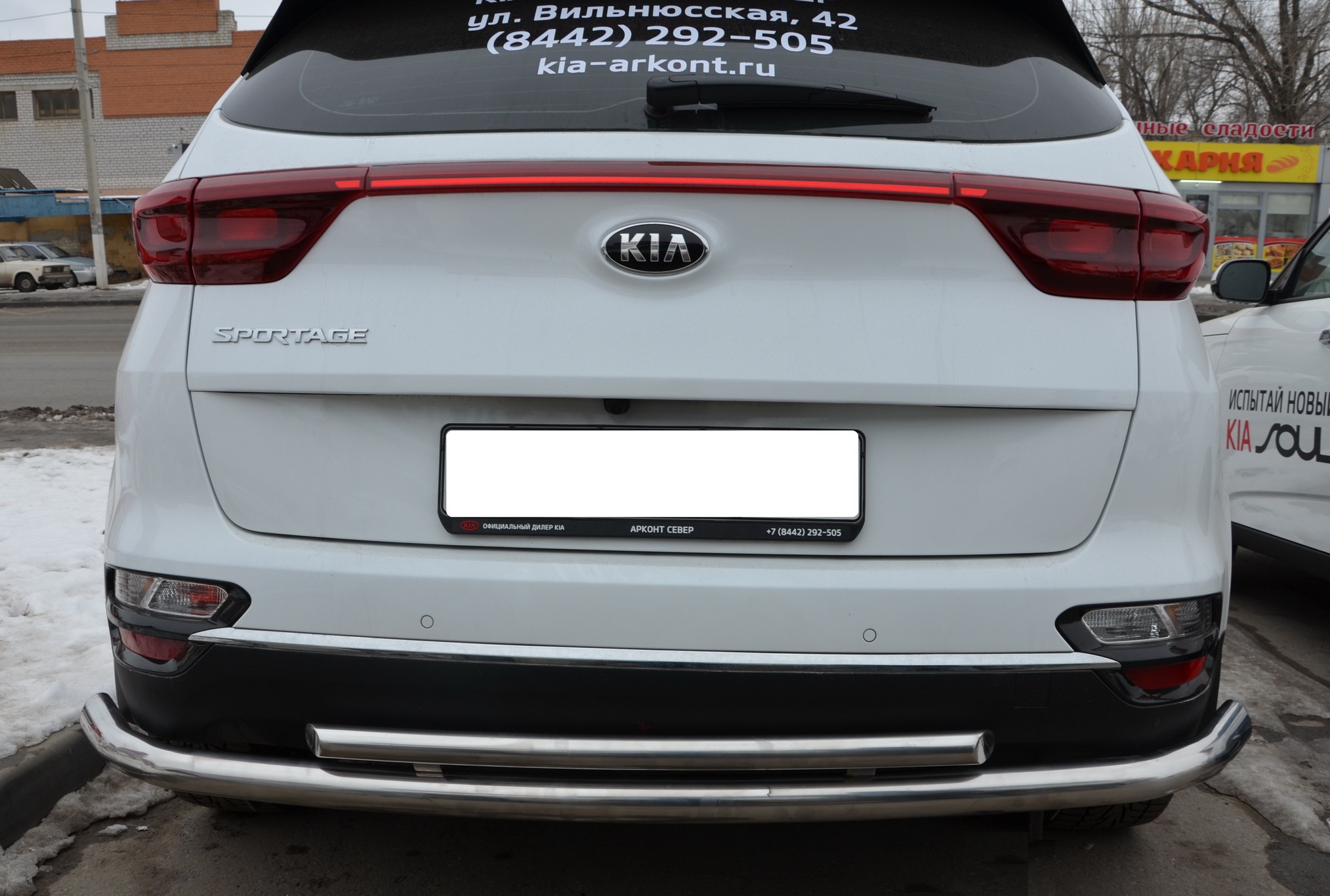 Защита заднего бампера угловая большая двойная d60/42 мм для Kia Sportage IV Рестайлинг