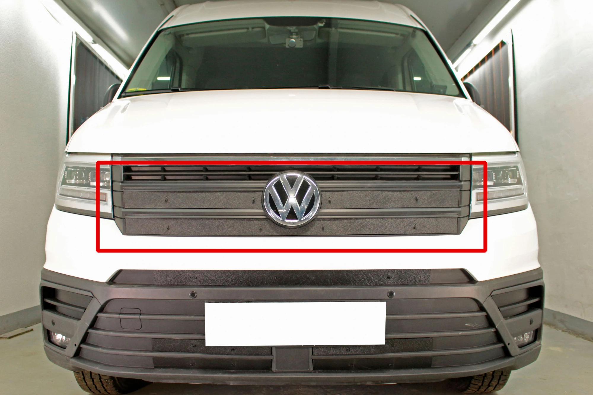 Зимняя заглушка радиатора на стяжке верх (3 части) для Volkswagen Сrafter (7C0) II Черный