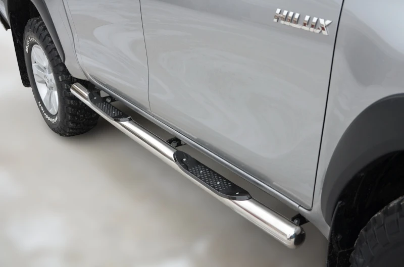 Пороги труба с проступью d76 мм для Toyota Hilux VIII  Юко THL.15.93