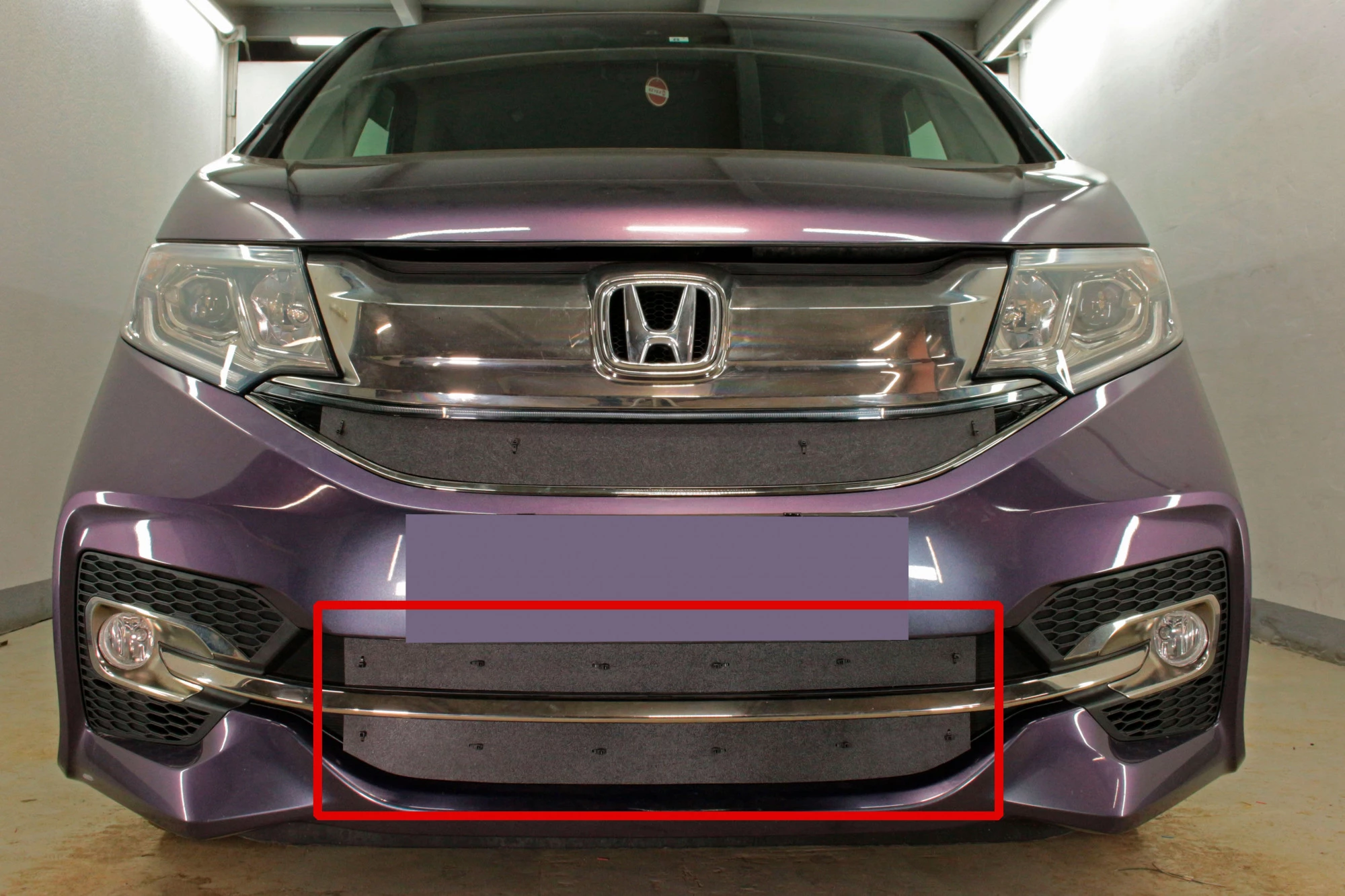 Зимняя заглушка радиатора на стяжке низ для Honda Stepwgn V Черный Стрелка 11 ZZ.HONSW15.bot