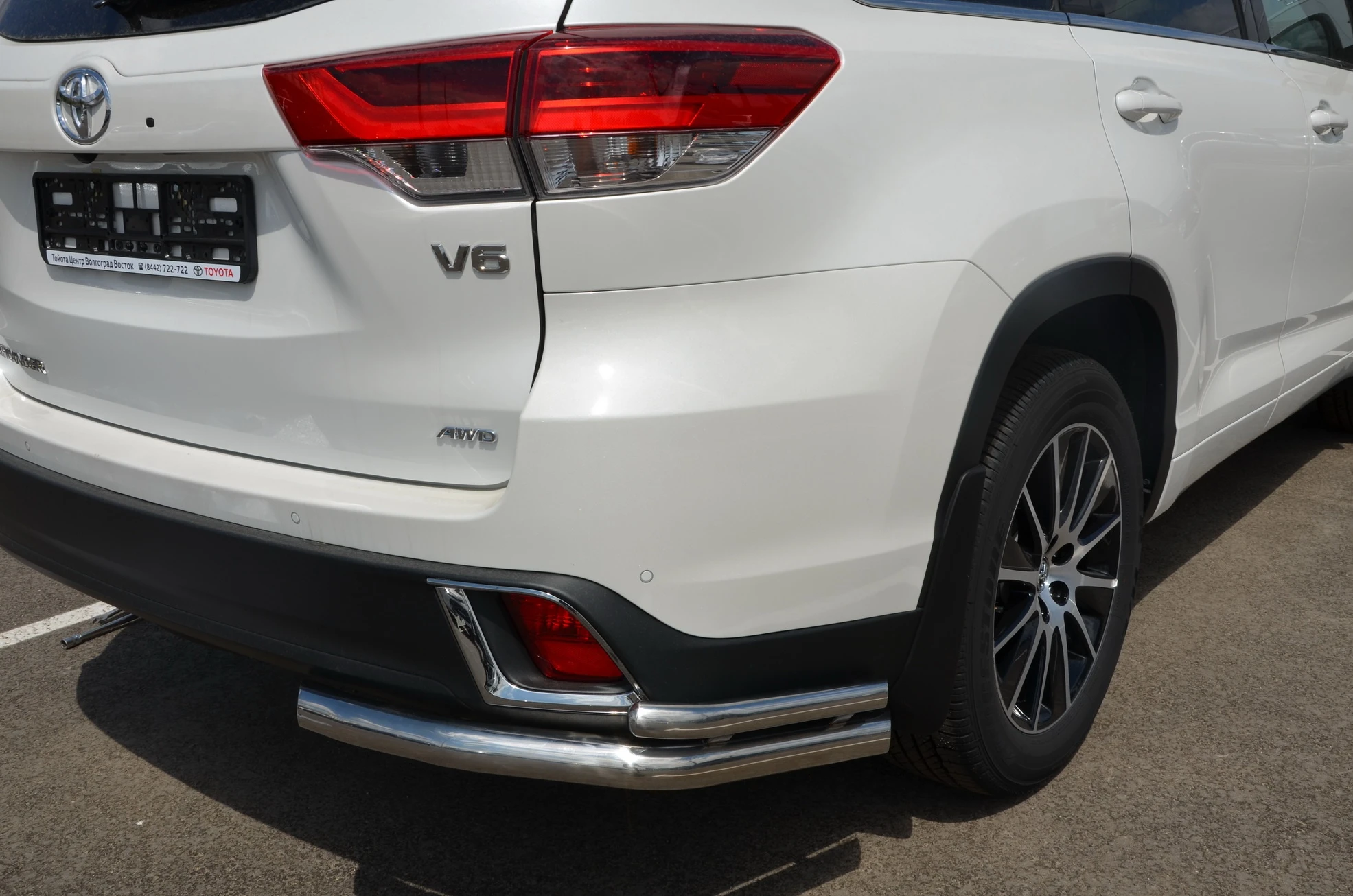 Защита заднего бампера угловая двойная d60/42 мм для Toyota Highlander III (U50) Рестайлинг  Юко THL.17.20