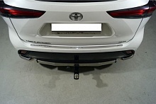 Накладка на задний бампер зеркальный лист для Toyota Highlander IV (U70)