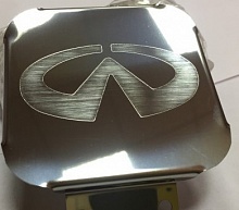 Заглушка на фаркоп с логотипом Infiniti для Infiniti QX50 II